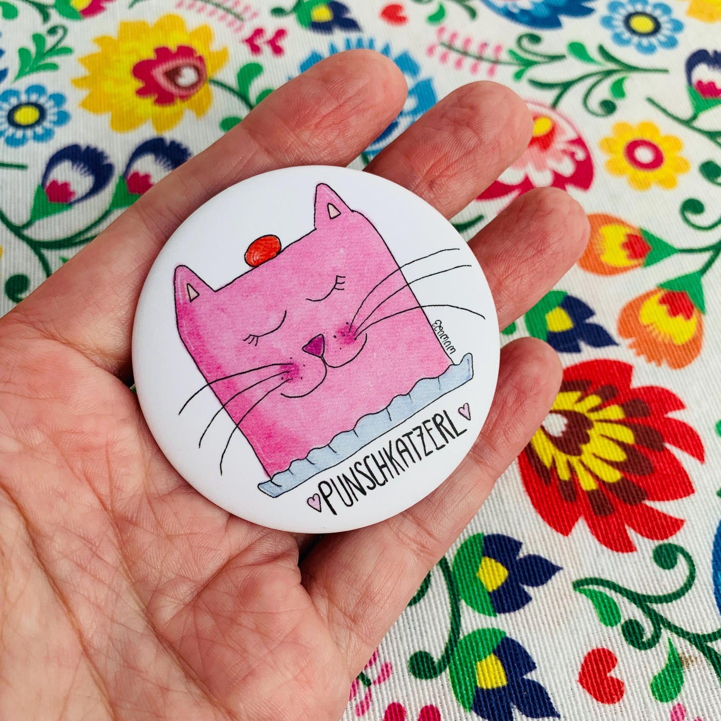 Anstecker | Pin | Button Katze Punschkatzerl Punschkrapferl Punschkrapfen Katzen Mehlspeise Wien