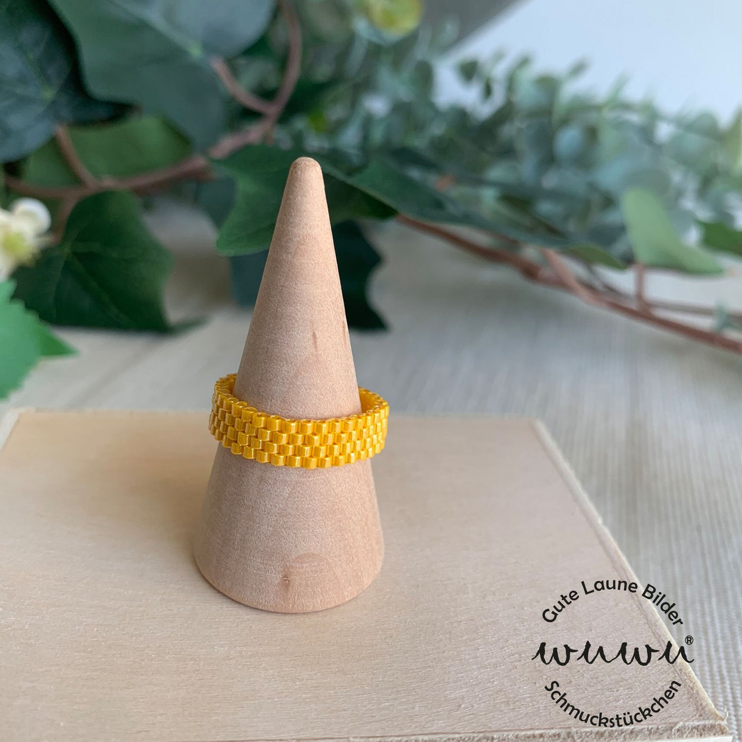 Schmaler Ring aus japanischen Miyuki Glasperlen / genäht / flach / Boho & Hippie / gelb / weiss / orange / zart / Perlenring