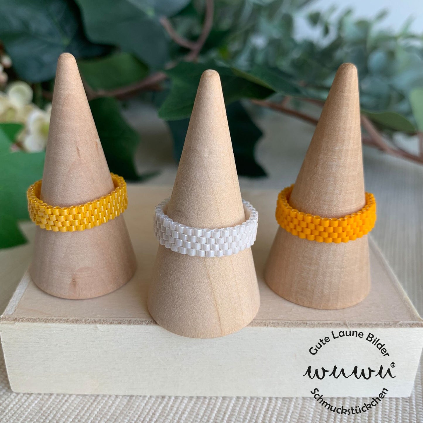 Schmaler Ring aus japanischen Miyuki Glasperlen / genäht / flach / Boho & Hippie / gelb / weiss / orange / zart / Perlenring