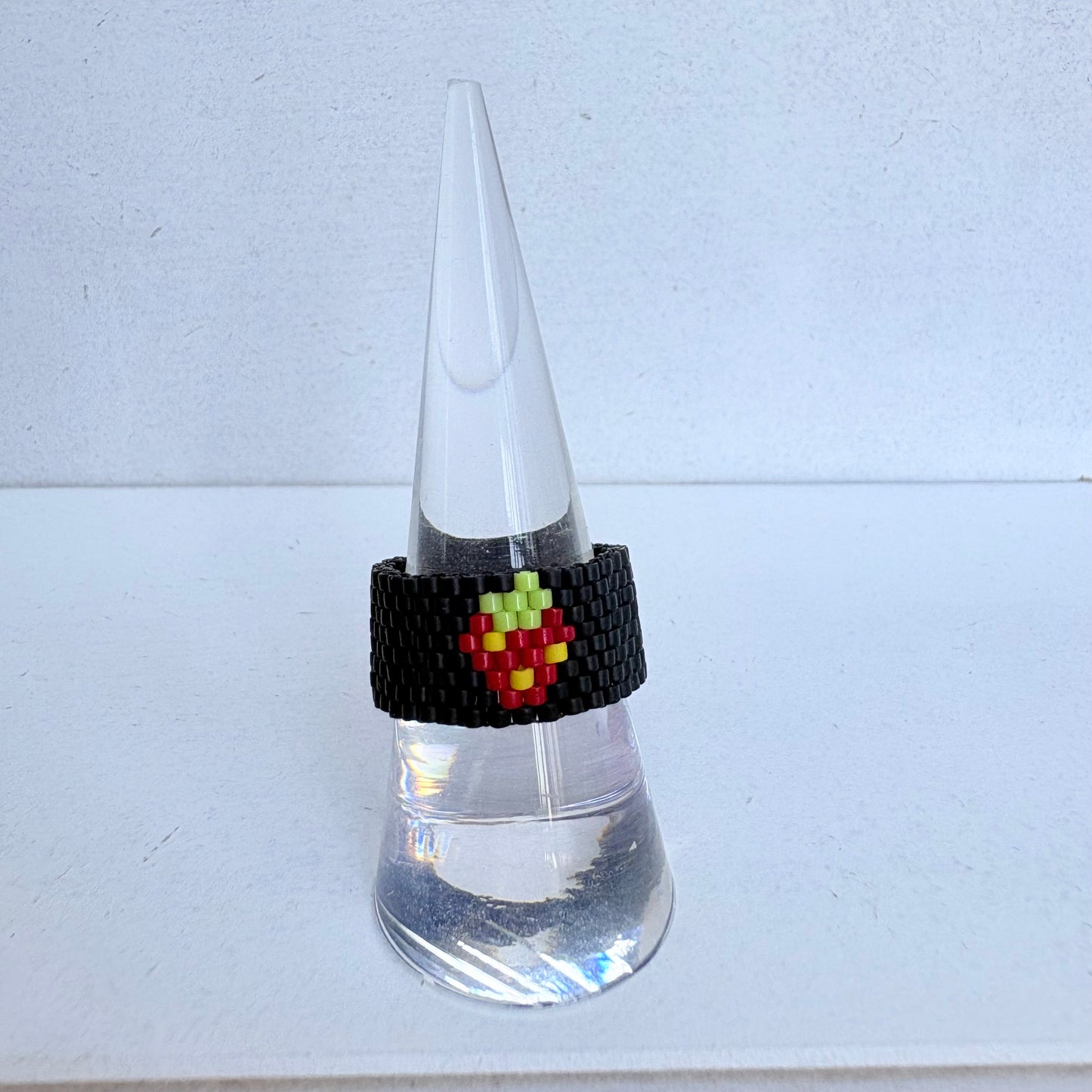 Erdbeer Ring aus Glasperlen / genäht / flach / Boho & Hippie / Perlenring