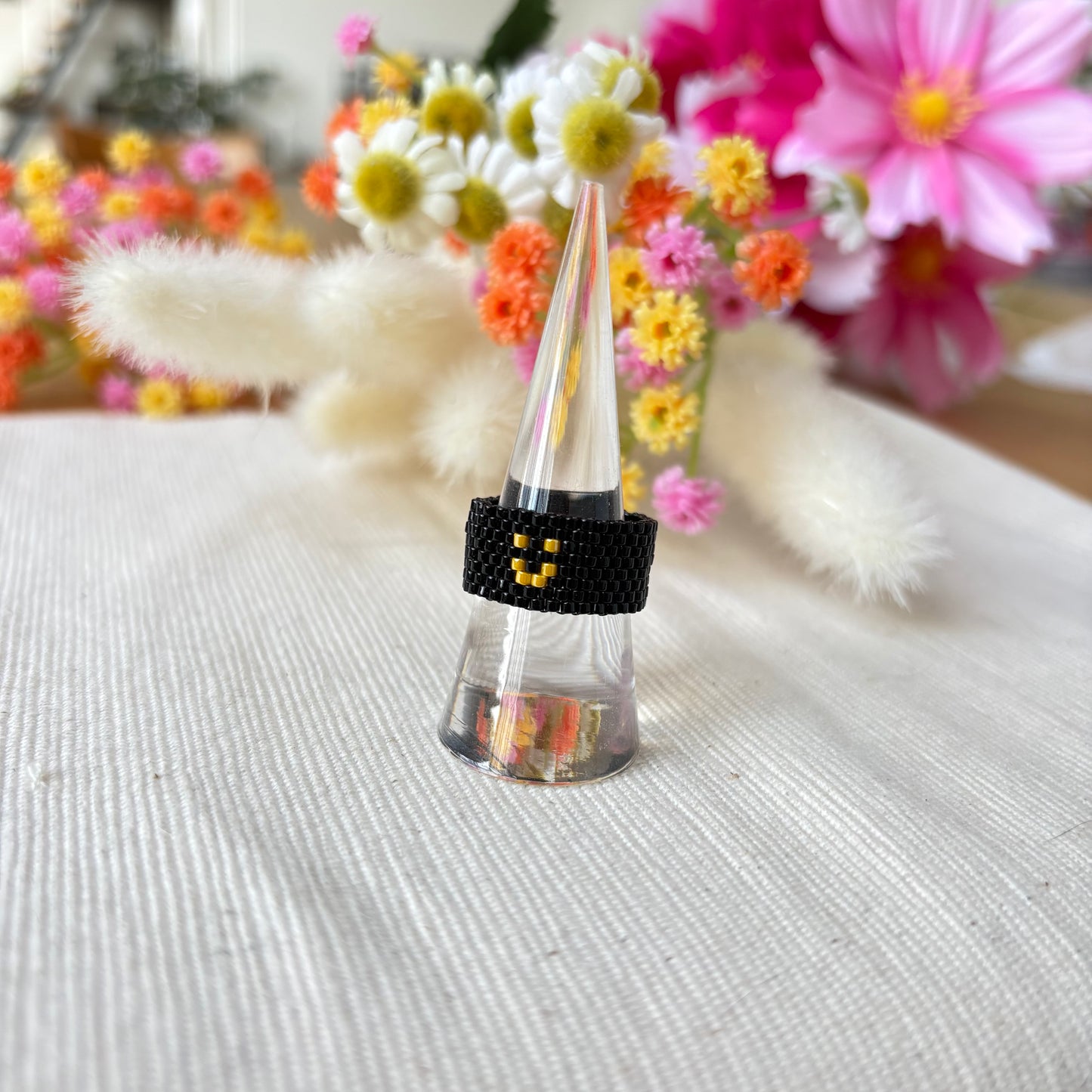 Smiley Ring schwarz / flach / Boho & Hippie / Perlenring