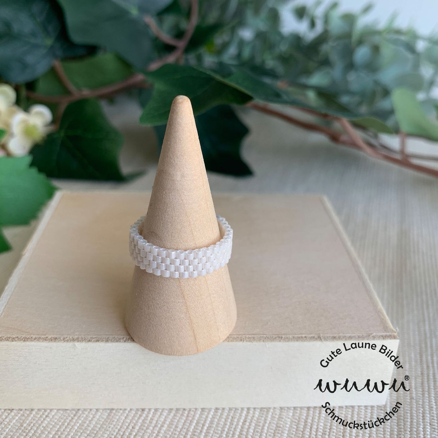 Schmaler Ring aus japanischen Miyuki Glasperlen / genäht / flach / Boho & Hippie / gelb / weiss / orange / zart / Perlenring
